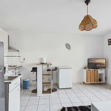 Lumineux 2 Pieces A 50m De La Avec Ascenseur, Loggia Et Equipements Pour 4 Personnes - Fr-1-423-242 Apartment *