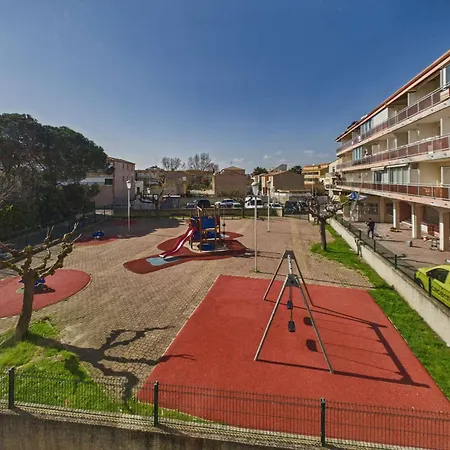 Appartement Lumineux 2 Pièces à 50m De La Avec Ascenseur, Loggia Et équipements Pour 4 Personnes - Fr-1-423-242